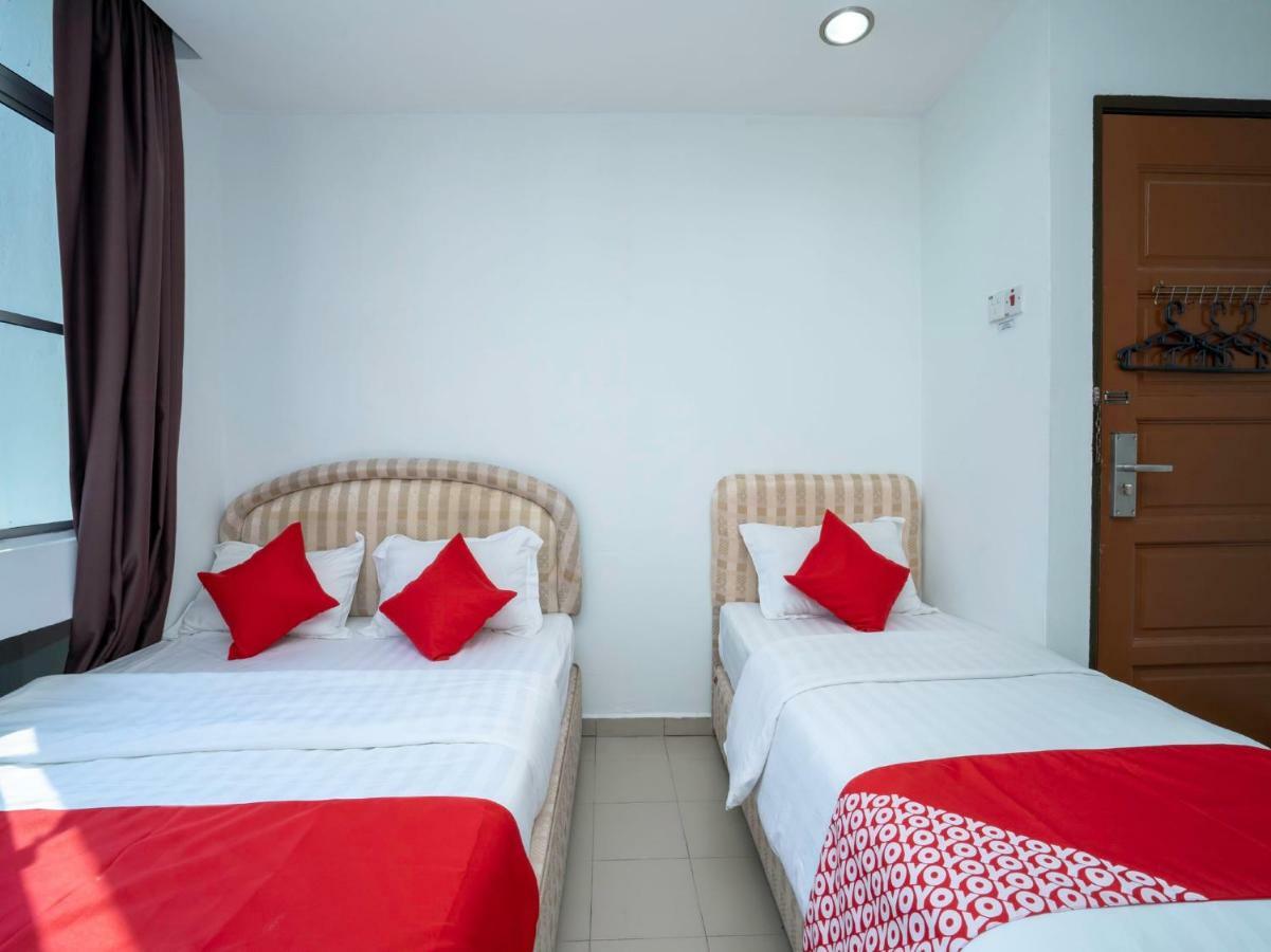 Oyo 988 Malawati Ria Hotel Kuala Selangor Kültér fotó